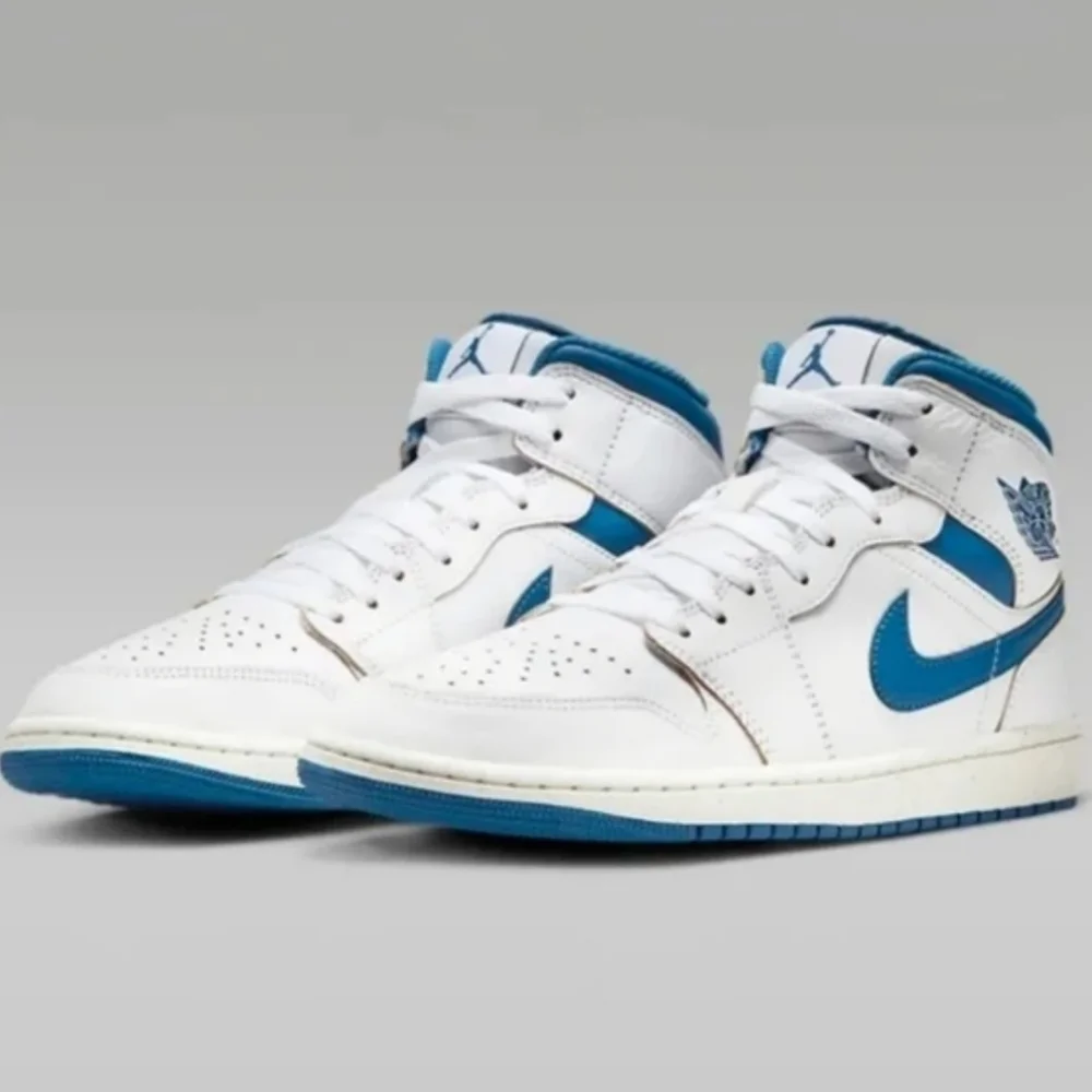 Air Jordan 1 Mid SE Sneakers White/Sail/Industrial Blue